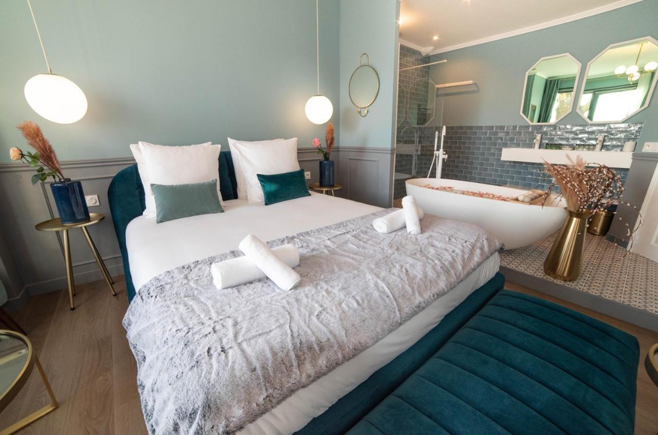 The Parisian Blue Eiffel Tower Apartment Bagian luar foto